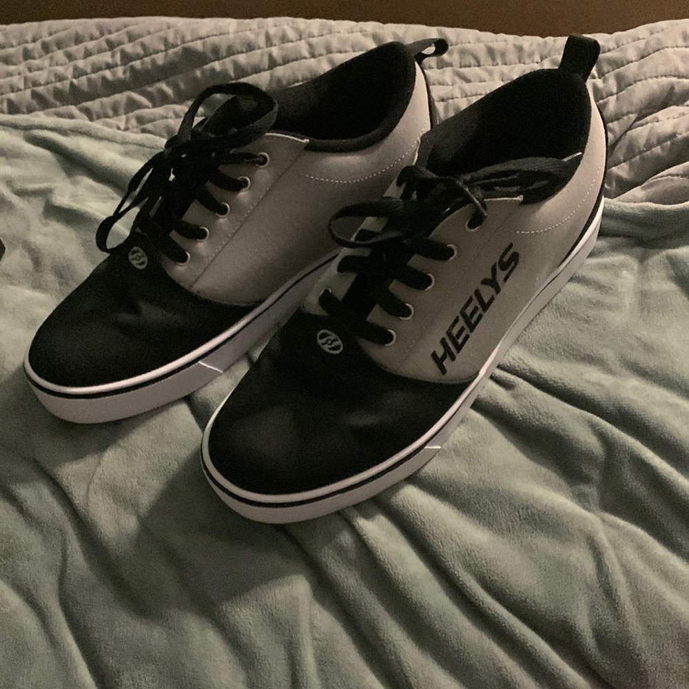 Heelys- Black and Grey